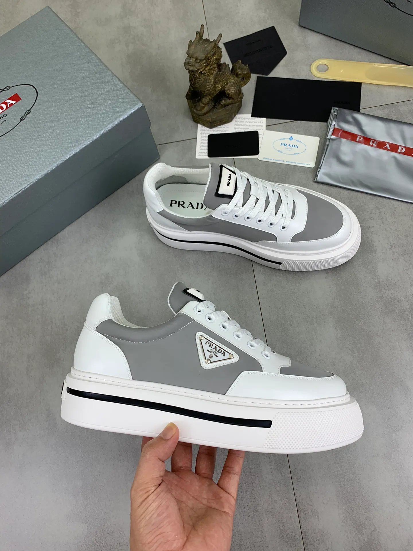 Men's shoes 💰P580 new (higher version) new models are available at PRADA counters simultaneously, new men's shoes, 😘 fabrics are selected from original calfskin. First layer of imported silk cowhide lining. The original version is awesome! 👍🏿Original open-molded non-slip PU outsole, with exquisite lines, simple and elegant, super comfortable and classy on foot, suitable for leisure travel. Code number: 38 to 44 (45 customized) 4️⃣ colors available